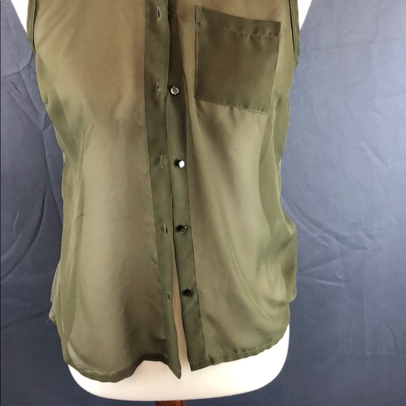 Adorable collared top - Picture 3 of 4